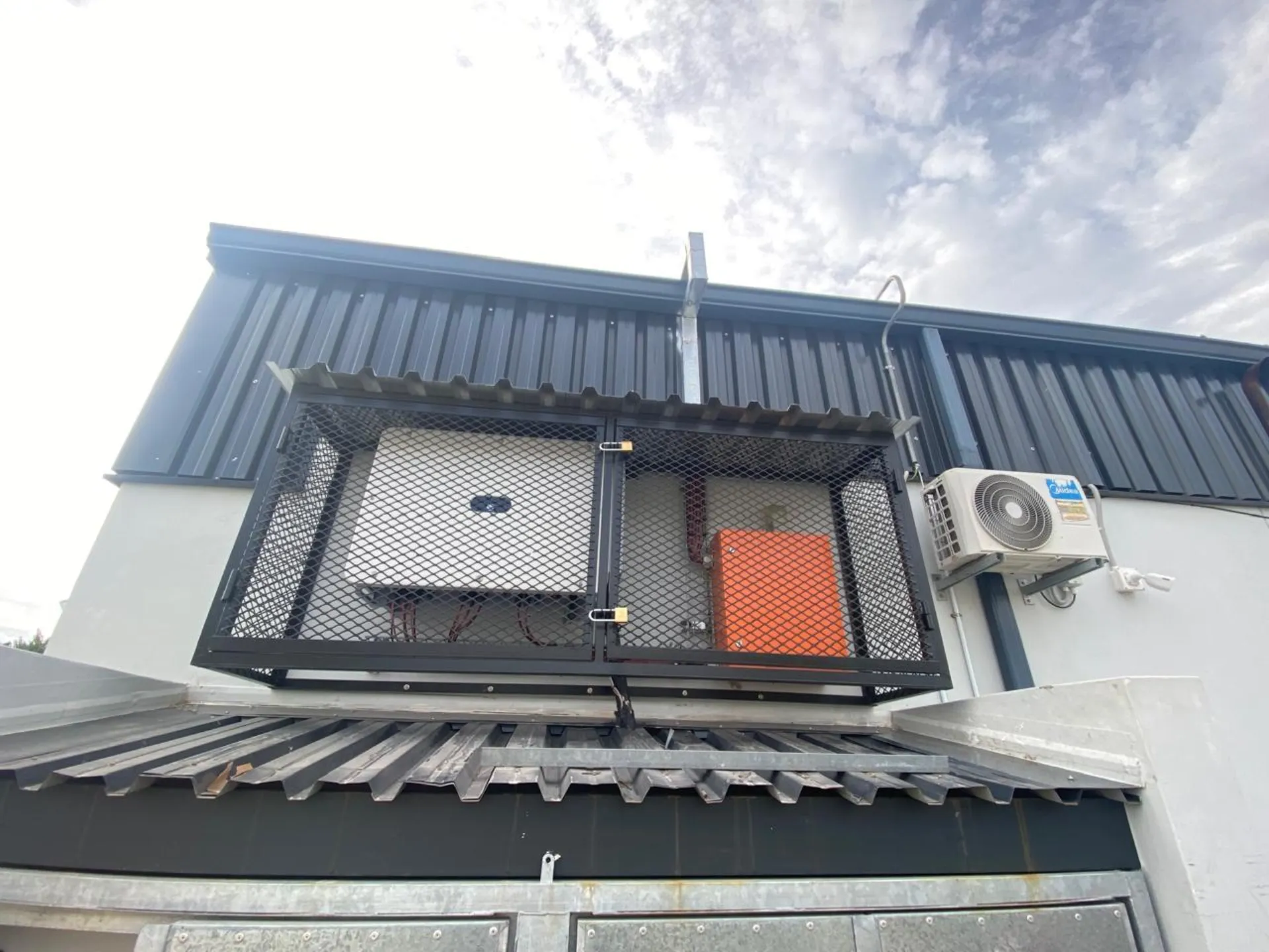 Connocks Motors Engen - Grid-Tied Solar - Image 1